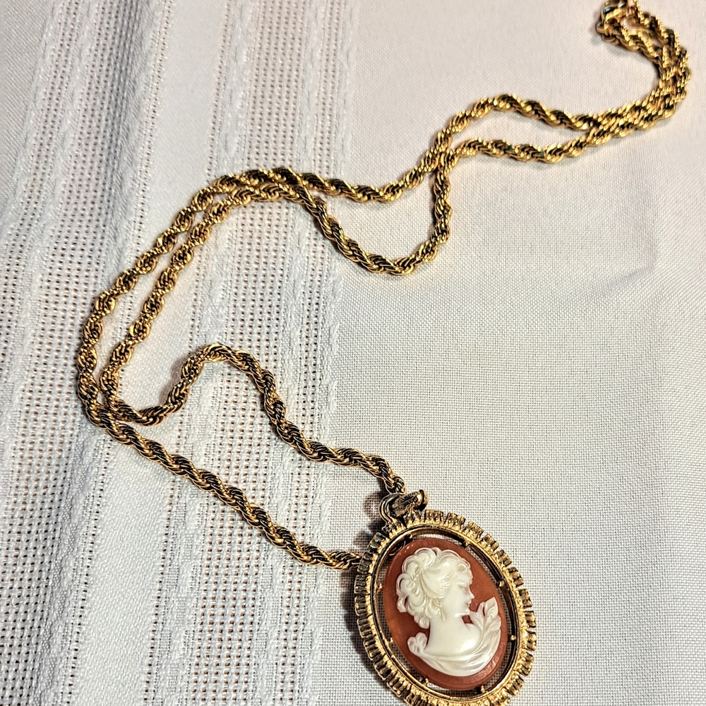 Vintage, Avon Gold Tone, Two Sided, Cameo Pendant Necklace, 1960's